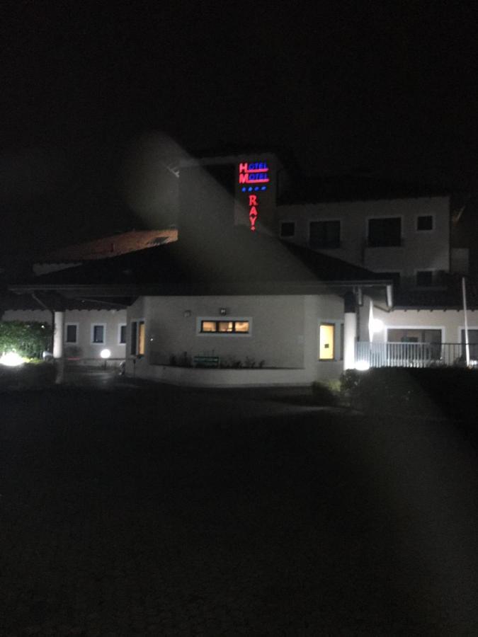 Elysium Hotel Raya 메디글리아 외부 사진