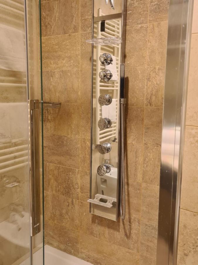 Elysium Hotel Raya 메디글리아 외부 사진