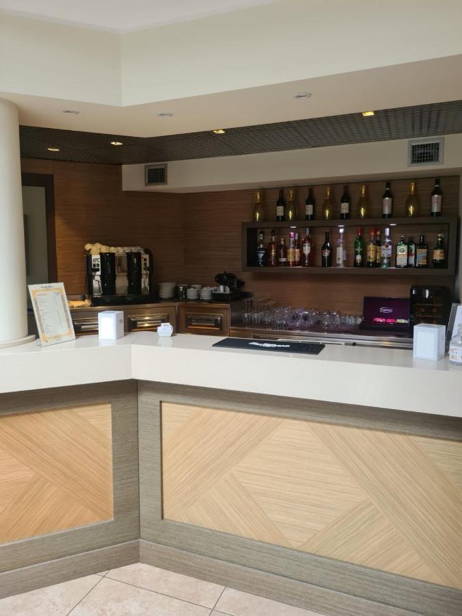 Elysium Hotel Raya 메디글리아 외부 사진