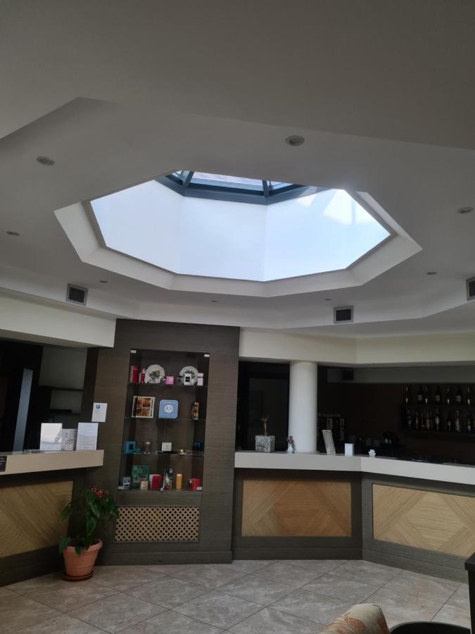 Elysium Hotel Raya 메디글리아 외부 사진