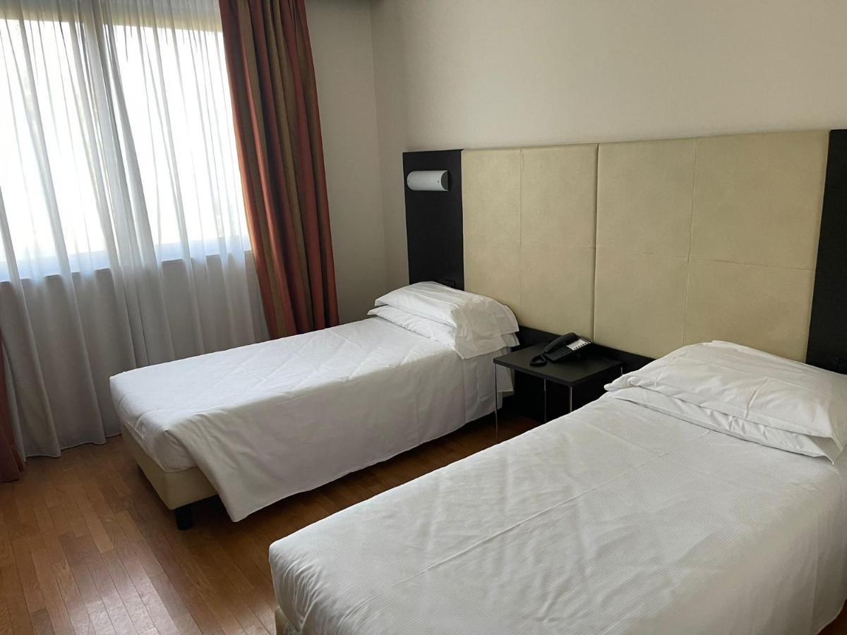 Elysium Hotel Raya 메디글리아 외부 사진