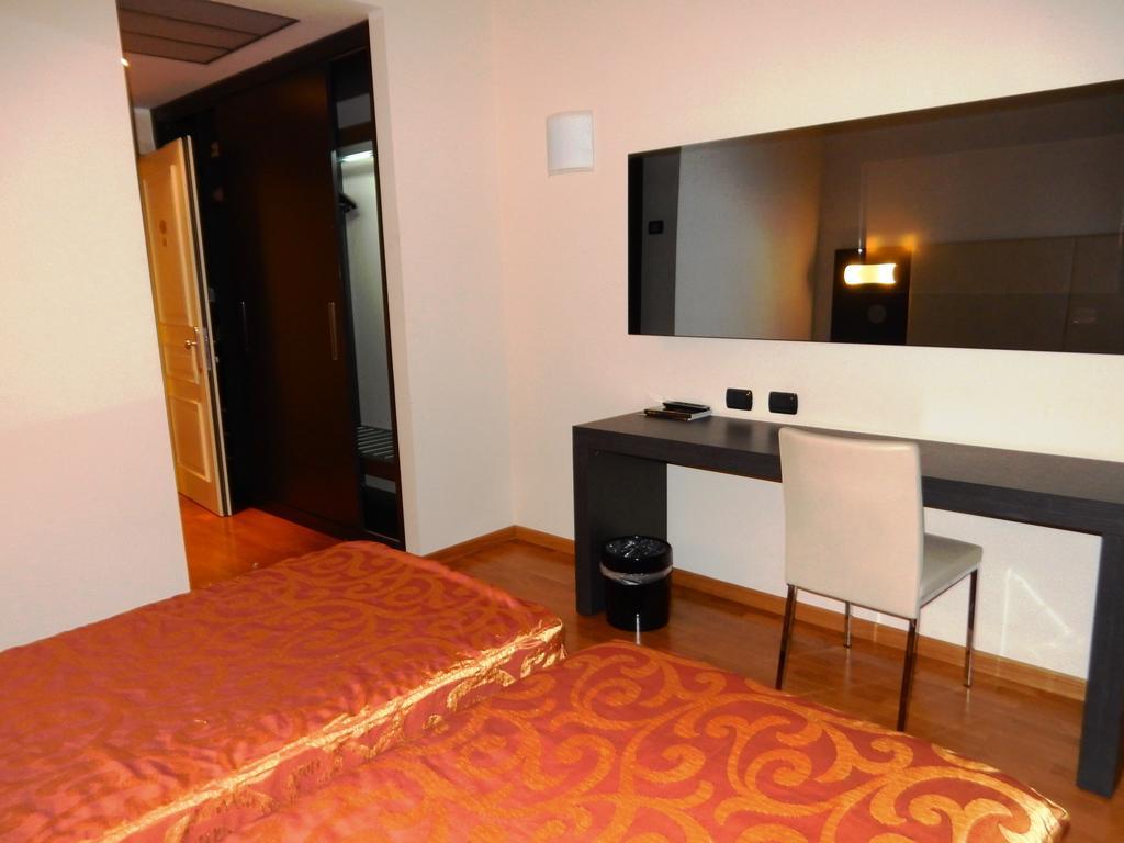 Elysium Hotel Raya 메디글리아 외부 사진