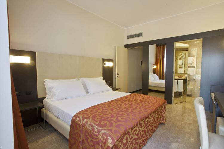 Elysium Hotel Raya 메디글리아 외부 사진